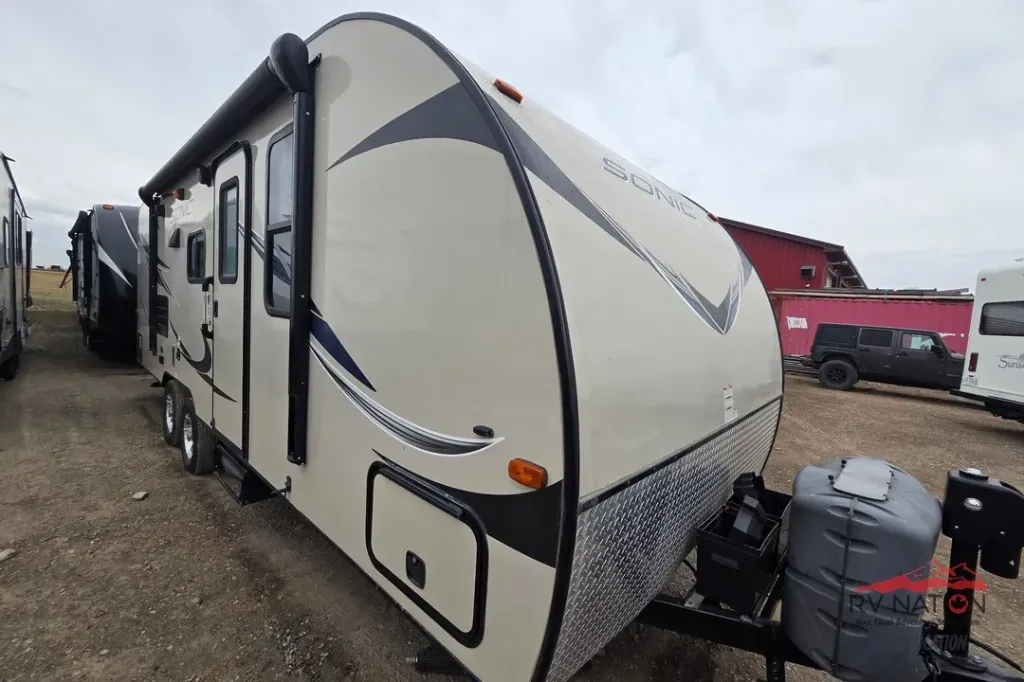 2015 Venture Sonic 220VBH