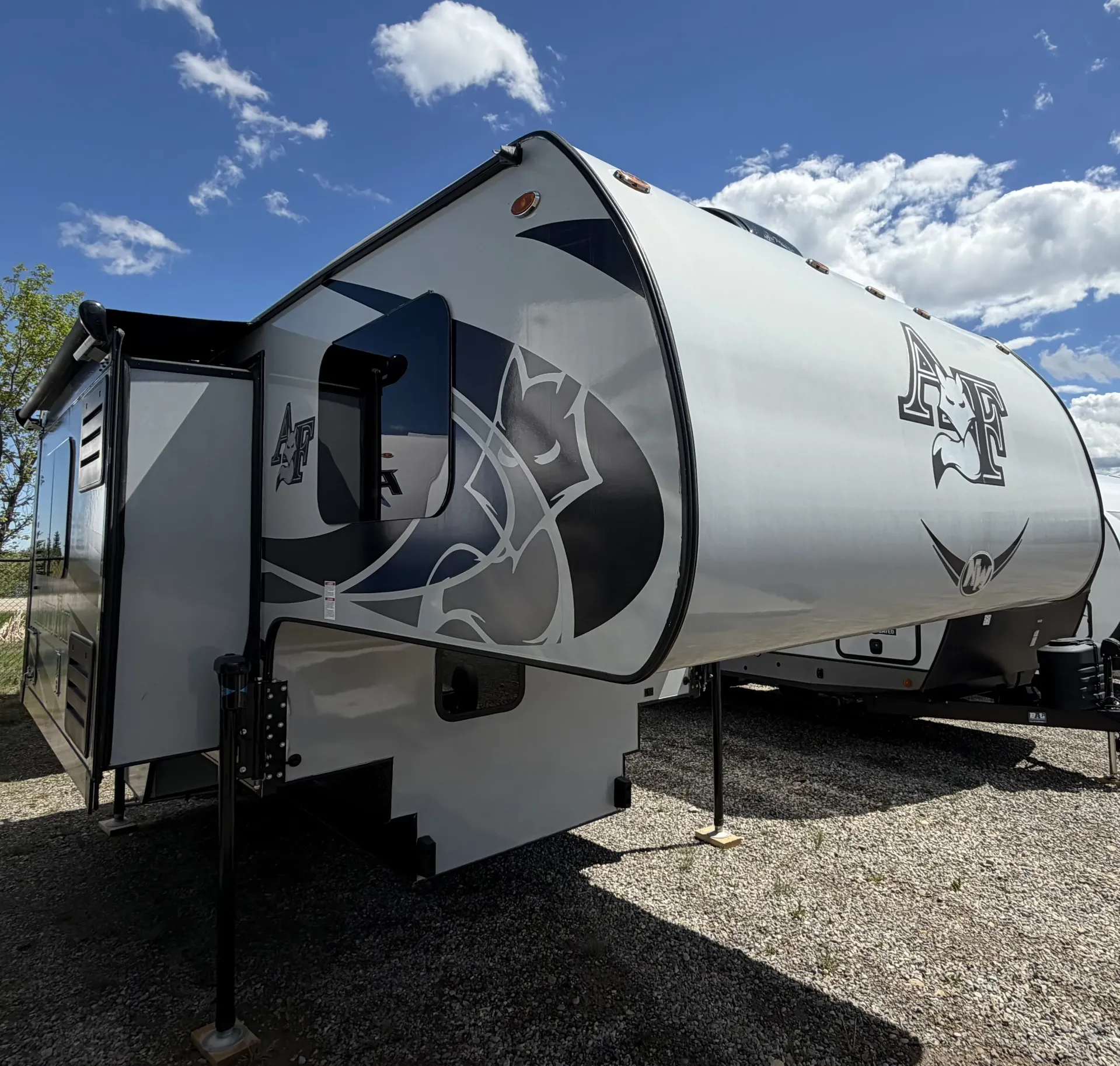 2021 Northwood Arctic Fox 811 Truck Camper