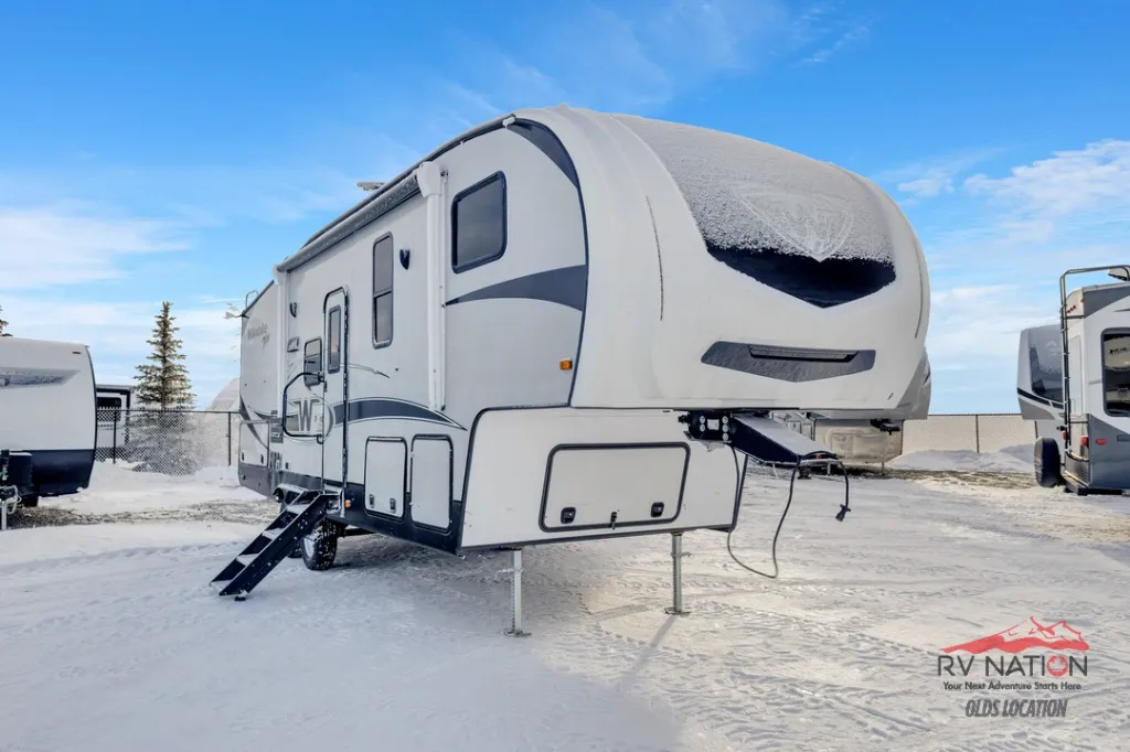 [54CFM4T25K4023739, 23739A] 2018 Winnebago Minnie Plus 27REOK