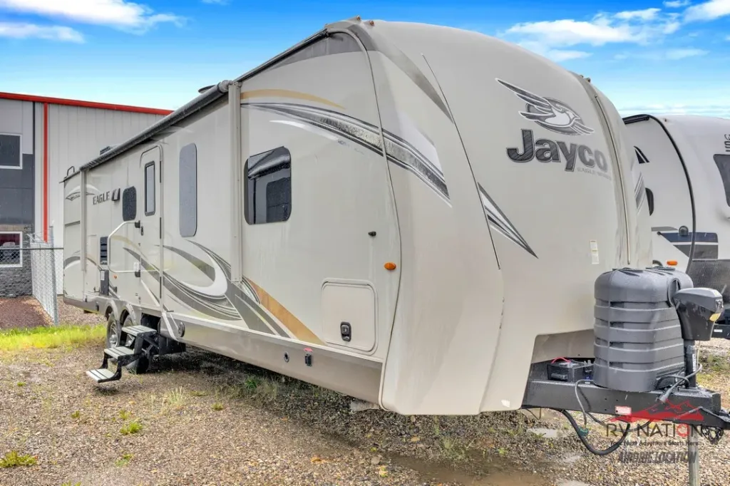 [1UJBJ0BT5J1CB0052, B0052A] 2018 Eagle Half-Ton 295DBOK