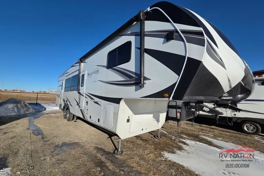 [14271A] 2023 Solitude S-Class 3740BH