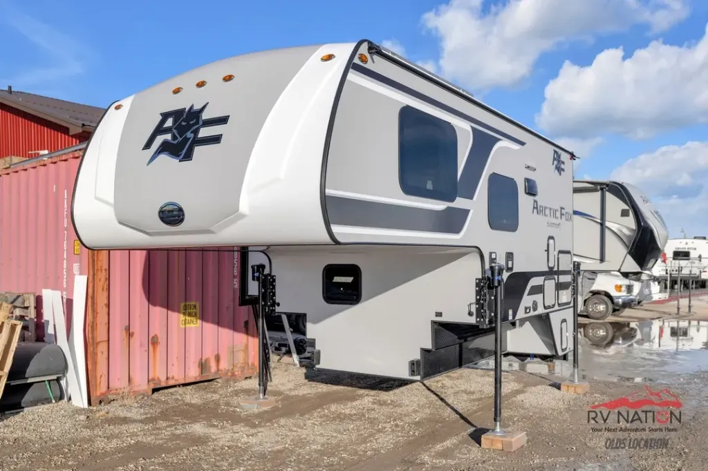 [20438, 1NCG811S9T0120438] 2026 Arctic Fox 811 Truck Camper
